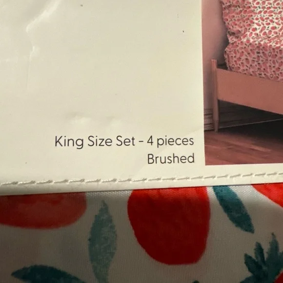 🍓NEW Society Six Strawberry Print King Size Super Soft Sheet Set NIP 4 Piece - Picture 4 of 6